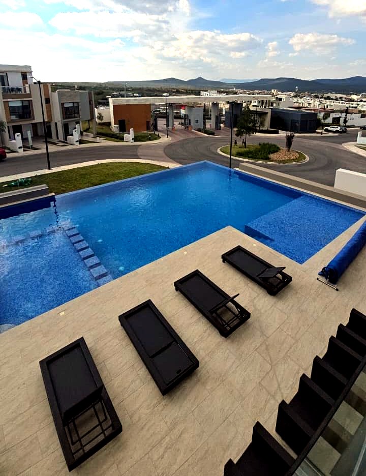 Aurea Pool
